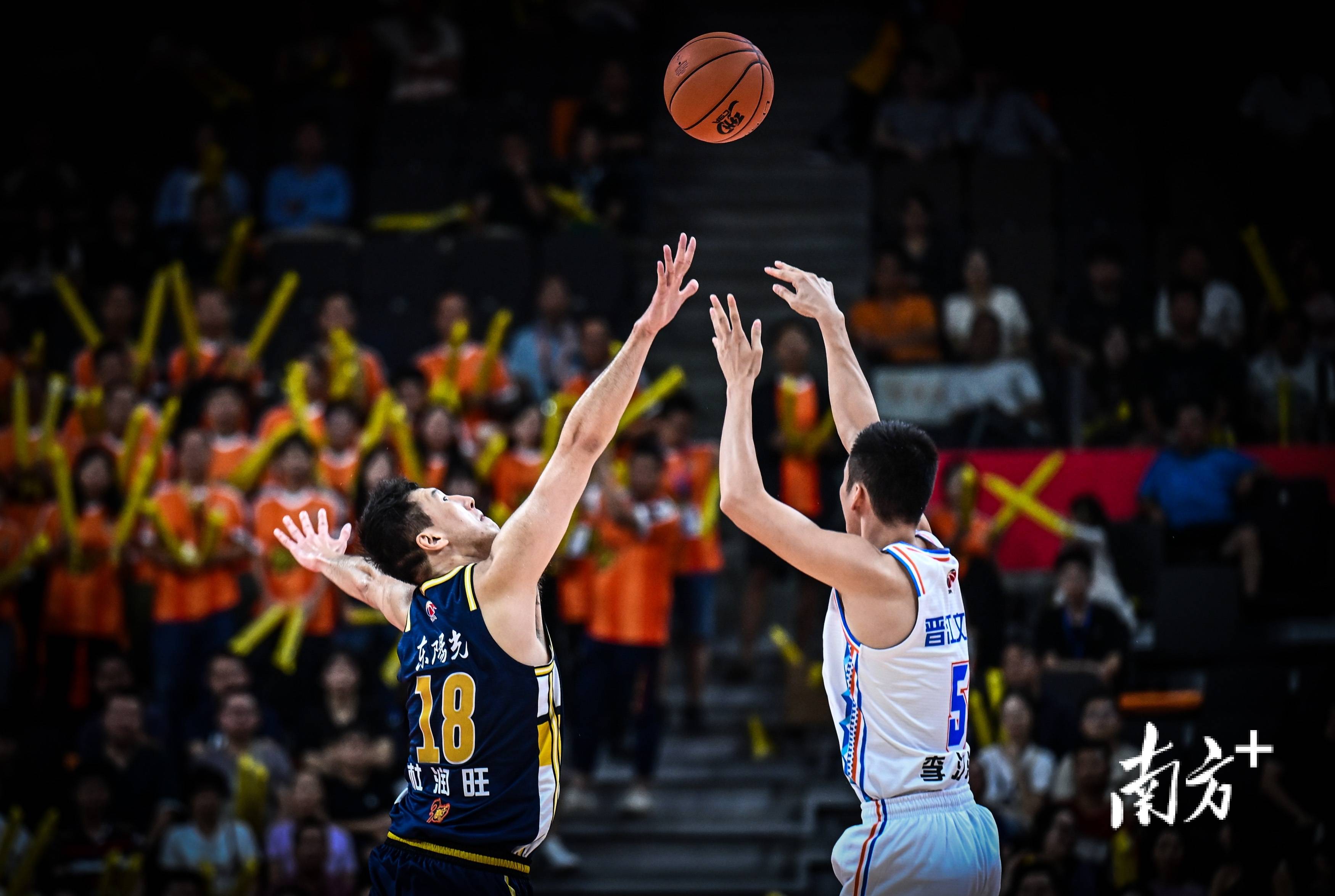 广东男篮再次获得胜利，稳坐第一