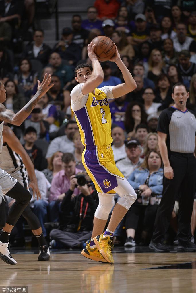 包含斯特拉斯堡客场逆转拿下关键三分的词条