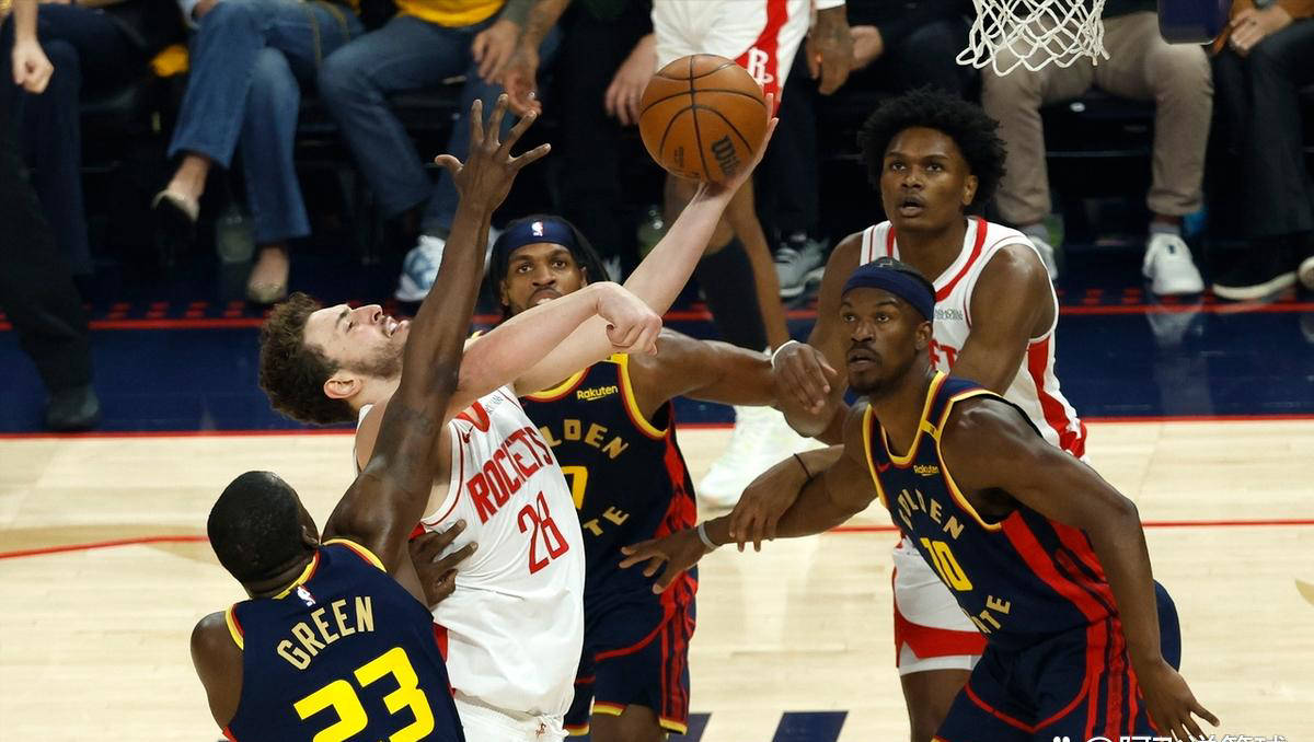 激战胜利关键时刻，球员展现最佳状态的简单介绍