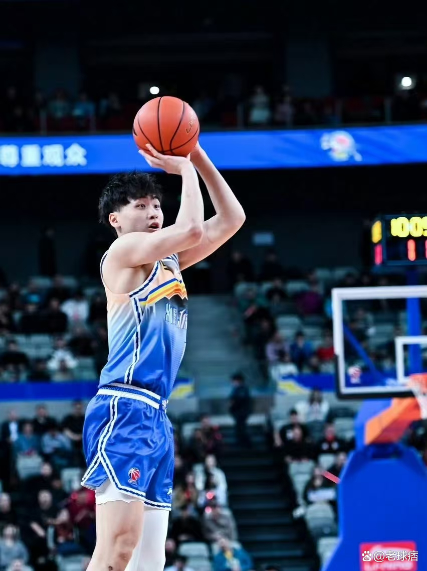 爱游戏-新疆队在比赛中实现了完美配合，轻松获胜