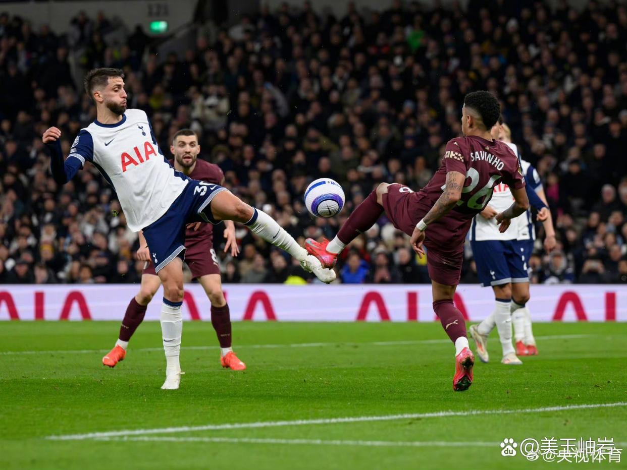 爱游戏体育-包含曼城后卫受伤在床，球队阵容遭受重压的词条