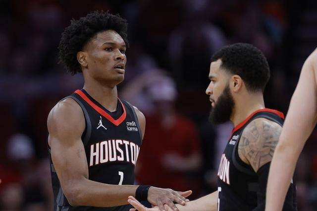 快船逆转76人,恩比德扛起全队 快船逆转76人,恩比德扛起全队