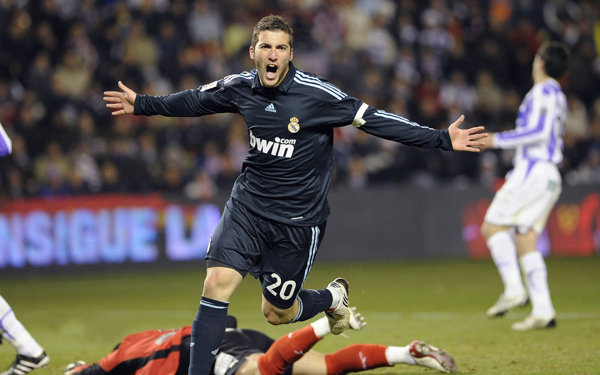 卢卡库爆发引领比利时狂飙，厄瓜多尔战术击溃洪都拉斯