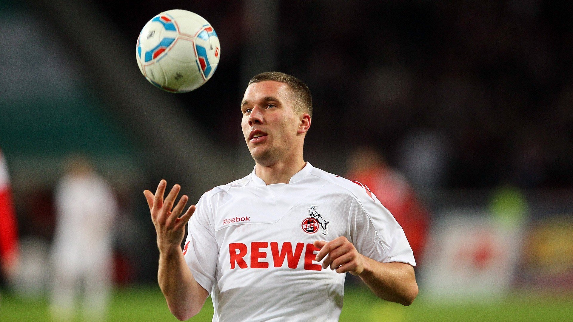 爱游戏体育官网-当日耳曼战车遭遇太极虎，奥斯梅恩状态火热背后的战术启示