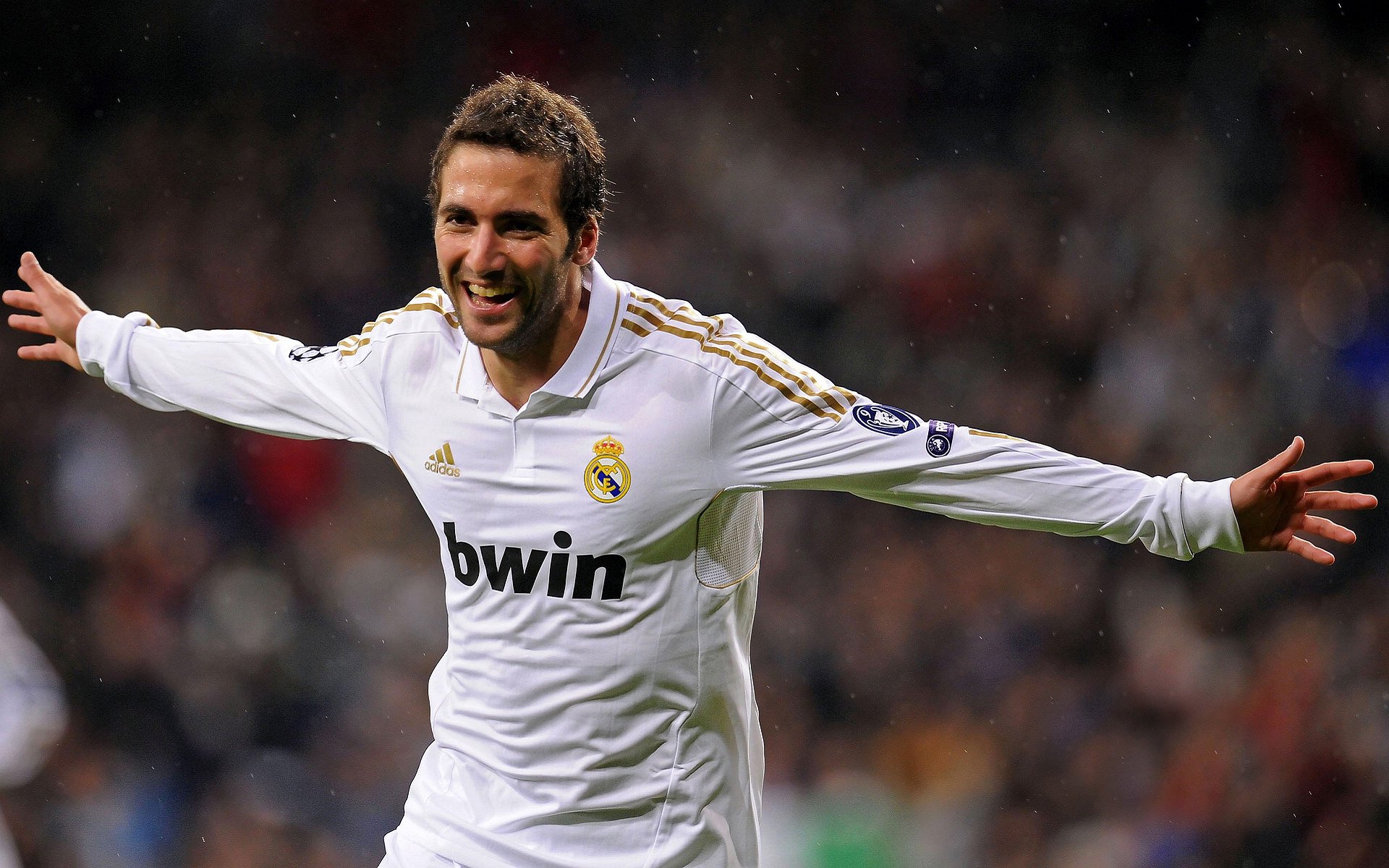 爱游戏娱乐-从基辅到伦敦，当国家队的险胜遇见欧冠的接管—现代足球的双面叙事