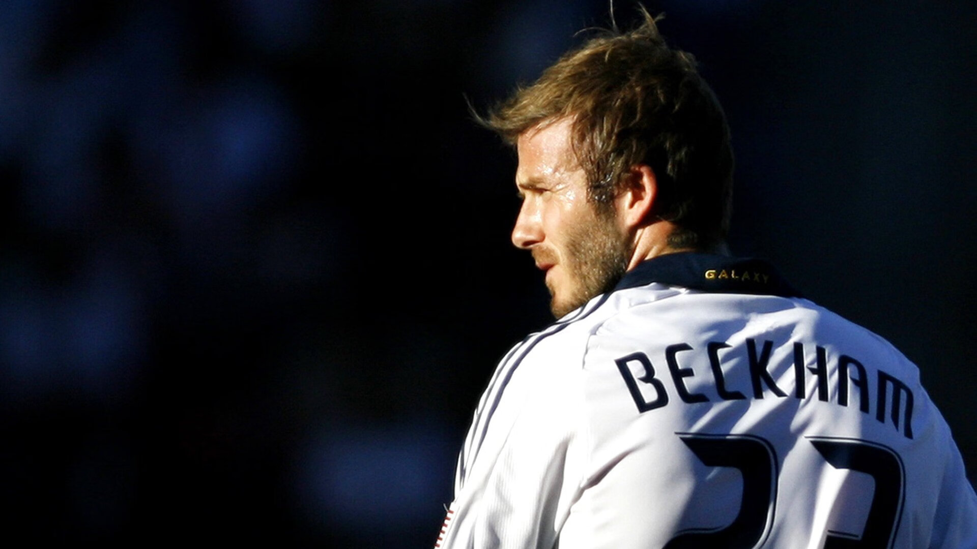 爱游戏官方-当奇迹在绿茵场同时上演，曼城绝境重生与奥利维耶的德甲封神之战